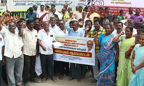 ரேஷன் கடை பணியாளர்கள் ஆர்ப்பாட்டம்