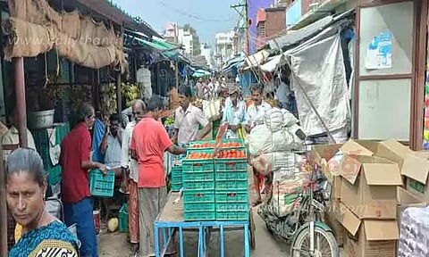இட நெருக்கடியில் சிக்கி தவிக்கும் மார்க்கெட்
