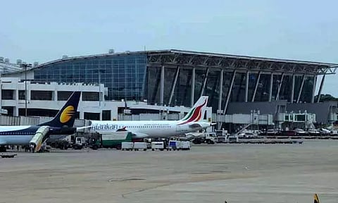 கடுமையான குளிர் எதிரொலி: பயணிகள் வரத்து குறைவால் 6 விமான சேவைகள் ரத்து