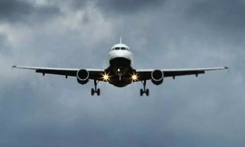 அசாமில் இருந்து சென்னை வந்தபோது நடுவானில் விமான பயணி சாவு