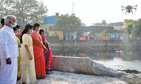 சென்னை மாநகராட்சியில் டிரோன் எந்திரம் மூலம் கொசு ஒழிப்பு பணிகள் - அமைச்சர் சேகர்பாபு ஆய்வு