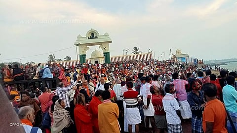 கன்னியாகுமரியில் குவிந்த சுற்றுலா பயணிகள்