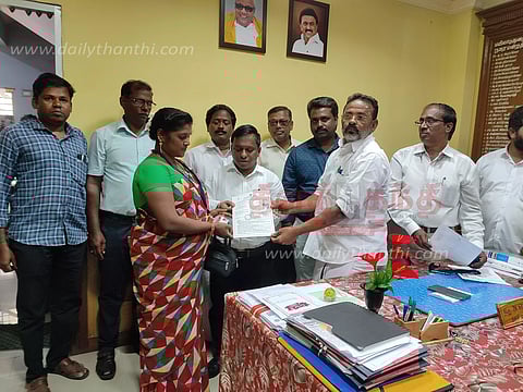 சாலையோர, தரைக்கடை வியாபாரிகளுக்கு அடையாள அட்டை