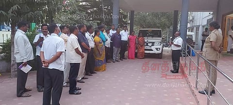 தமிழ்நாடு ஊரக வளர்ச்சித்துறை அலுவலர்கள் ஆர்ப்பாட்டம்