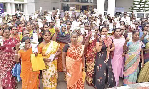 இலவச வீட்டுமனைப்பட்டா வழங்காமல் இழுத்தடிப்பு