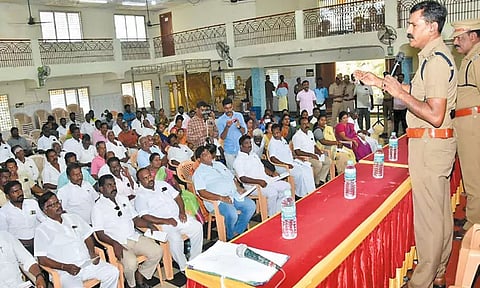 கிராமங்களின் முக்கிய சந்திப்புகளில் கண்காணிப்பு கேமராக்கள் பொருத்த வேண்டும் - காஞ்சீபுரம் மாவட்ட போலீஸ் சூப்பிரண்டு