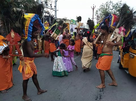 பழனிக்கு படையெடுக்கும் பாதயாத்திரை பக்தர்கள்