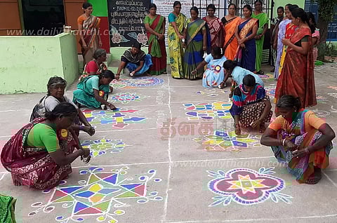 அரசு பள்ளியில் கோலப்போட்டி