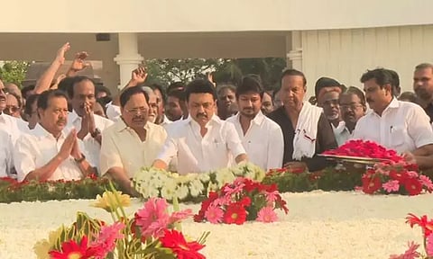 54-வது நினைவு தினம்: பேரறிஞர் அண்ணா நினைவிடத்தில் முதல்-அமைச்சர் மு.க.ஸ்டாலின் மரியாதை..!