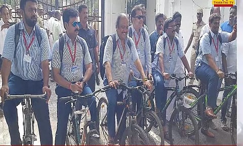 திமுக, காங்கிரஸ் எம்.எல்.ஏ.க்கள் அமளி... புதுவை சட்டசபை கூட்டம் ஒத்திவைப்பு