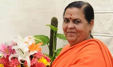 மதுக்கடைகளுக்கு முன்பாக மாடுகளை கட்டிய உமாபாரதி..! பசும்பால் குடிக்கவும்.. மதுவை தவிர்க்கவும் என பிரசாரம்