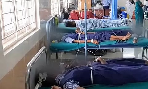 பரமக்குடியில் சத்துணவு முட்டை சாப்பிட்ட பள்ளி மாணவர்களுக்கு வாந்தி, மயக்கம்...!