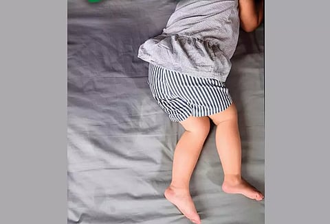 குழந்தைகள் படுக்கையில் சிறுநீர் கழிப்பதைத் தடுக்கும் வழிகள்