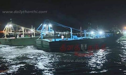 4 நாட்களுக்கு பிறகு கடலுக்கு மீன்பிடிக்க சென்ற மீனவர்கள்