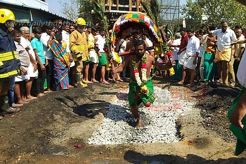 பாப்பாரப்பட்டியில் தைப்பூசத்தை முன்னிட்டுசுப்பிரமணிய சாமி கோவிலில் சிறப்பு வழிபாடு பக்தர்கள் தீமிதித்து நேர்த்திக்கடன் செலுத்தினர்
