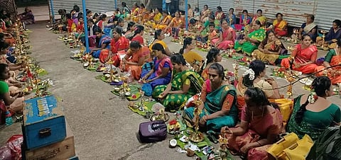 வரசக்தி விநாயகர் கோவிலில் குத்துவிளக்கு பூஜை