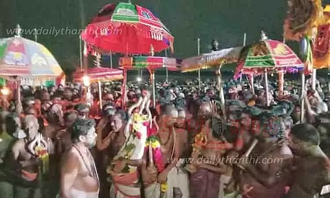 குளித்தலை கடம்பந்துறை காவிரி ஆற்றில் 8 ஊர் சாமிகளின் தீர்த்தவாரி