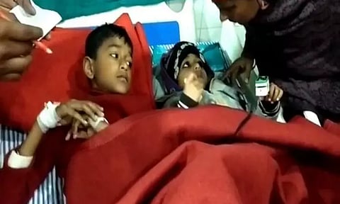 உத்தர பிரதேசத்தில் நச்சுத்தன்மை வாய்ந்த பழத்தை சாப்பிட்ட 16 குழந்தைகள் உடல்நலம் பாதிப்பு