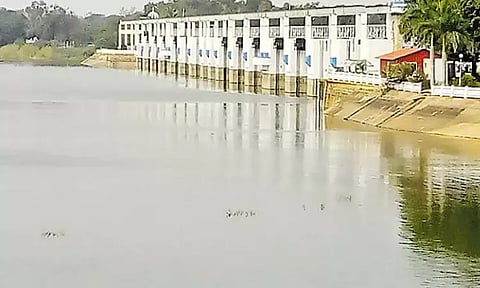 பூண்டி ஏரிக்கு நீர்வரத்து இல்லாததால் புழல் ஏரிக்கு தண்ணீர் திறப்பு நிறுத்தம்