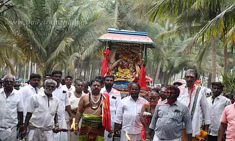 வள்ளி, தெய்வானையுடன் சிவசுப்பிரமணியர் திருவீதி உலா