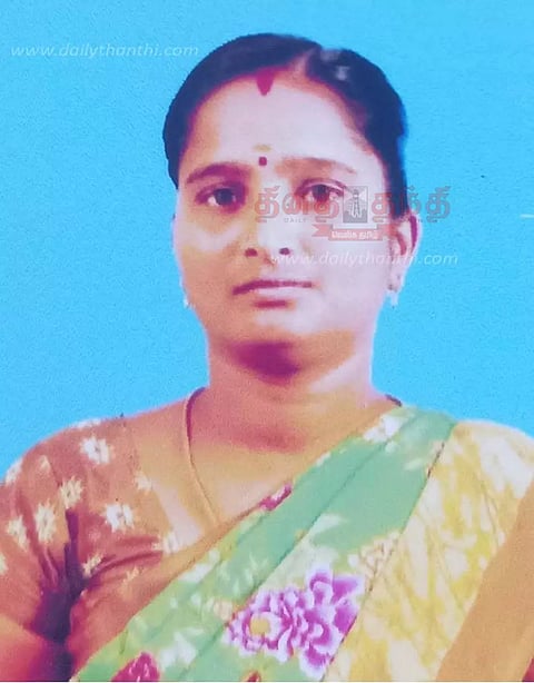 பயணிகள் நிழற்கூடம், விளையாட்டு மைதானம், உடற்பயிற்சி கூடம் அமைக்க வேண்டும்