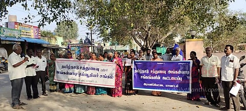 சத்துணவு, அங்கன்வாடி ஊழியர்கள் கவனஈர்ப்பு ஆர்ப்பாட்டம்