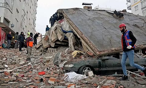 துருக்கி, சிரியா நிலநடுக்கம்: பலி எண்ணிக்கை 4,000 ஐ தாண்டியது; திரும்பும் திசையெல்லாம் மரண ஓலம்...