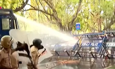 கேரள பட்ஜெட்டை கண்டித்து இளைஞர் காங்கிரஸ் போராட்டம்