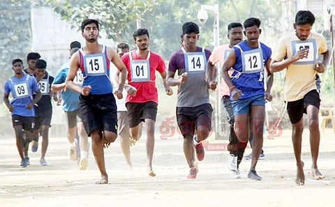 போலீஸ் உடற்தகுதி தேர்வில் 250 பேர் தேர்ச்சி