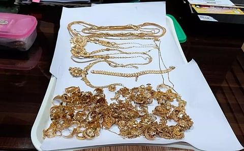 தனியார் நிறுவன ஊழியர் வீட்டில் 13 பவுன் நகை திருட்டு