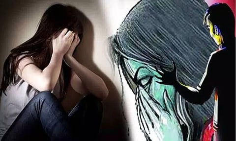 மாணவியை பலமுறை பலாத்காரம் செய்து விடுதியில் தூக்கில் தொங்கவிட்ட கல்லூரி முதல்வர் - நாட்டையே உலுக்கிய கொடூர சம்பவம்