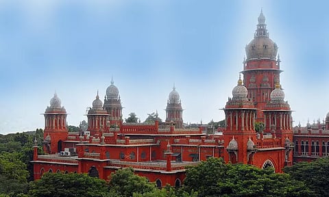 2003-ம் ஆண்டு பணி நியமனம் பெற்ற போலீஸ்காரர்களை பழைய ஓய்வூதிய திட்டத்தில் சேர்க்க வேண்டும் - ஐகோர்ட்டு உத்தரவு