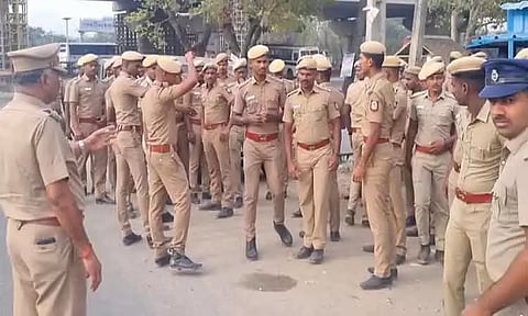 பரந்தூர் விமான நிலையத்திற்கு எதிராக 200-வது நாளாக போராட்டம் - பாதுகாப்பு பணியில் 1,200 போலீசார் குவிப்பு