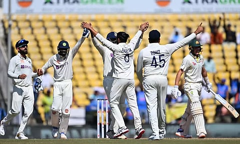 இந்திய சுழலில் சிக்கும் ஆஸ்திரேலிய வீரர்கள்... அடுத்தடுத்து விக்கெட்டுகளை இழந்து தடுமாற்றம்...!