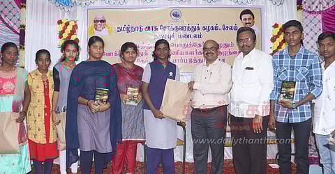 தர்மபுரியில், அரசு போக்குவரத்து கழகம் சார்பில்பொதுத்தேர்வு எழுதும் மாணவர்களுக்கான விழிப்புணர்வு நிகழ்ச்சி