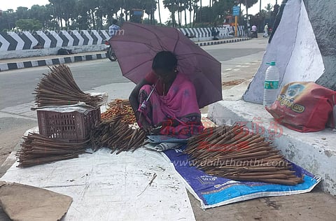 திருவாரூரில், மீண்டும் பனங்கிழங்கு விற்பனை மும்முரம்