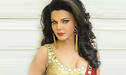 கணவர் மீது கவர்ச்சி நடிகை புகார்... 'எனது நிர்வாண வீடியோவை விற்பனை செய்தார்'