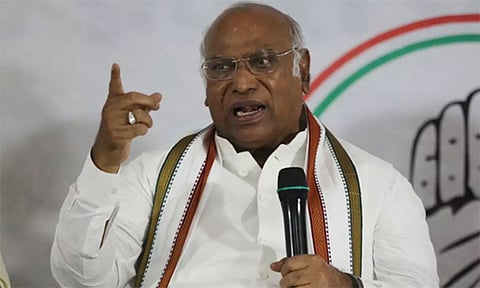 நாடாளுமன்றத்துக்கு உள்ளேயும், வெளியேயும் பேச்சு சுதந்திரம் இல்லை - மல்லிகார்ஜுன கார்கே