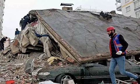 துருக்கி, சிரியாவை உலுக்கிய நிலநடுக்கம்: தரமற்ற கட்டிடங்கள் தொடர்பாக 113 பேருக்கு பிடிவாரண்டு