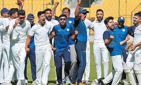 ரஞ்சி கோப்பை கிரிக்கெட்: சவுராஷ்டிரா-பெங்கால் அணிகள் இறுதிப்போட்டிக்கு முன்னேற்றம்..!