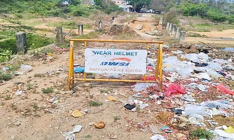 பேரம்பாக்கத்தில் கூவம் ஆற்றின் குறுக்கே உள்ள தரைப்பாலத்தை சீரமைக்க கோரிக்கை