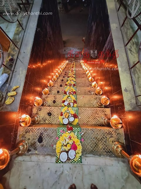 அய்யப்பன் கோவிலில் படி பூஜை