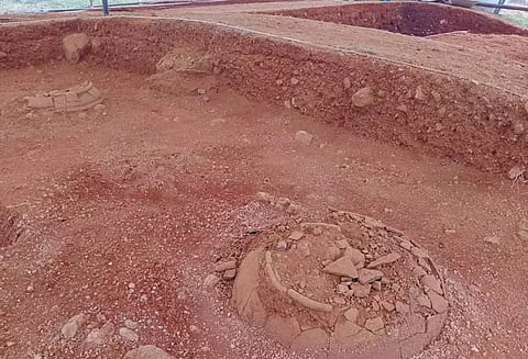 மண்பாண்ட தொழிற்பயிற்சி கூடம் அமைத்து தர வேண்டும்-கலெக்டரிடம், சங்க நிர்வாகிகள் மனு