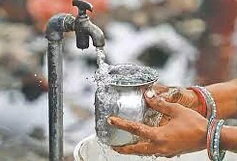 வீடுகளில் குடிநீர் இணைப்பை துண்டித்து வரி வசூல்