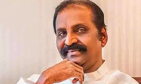 எந்த நிலையிலும் வரலாம்... எந்த வயதிலும் வரலாம் - கவிஞர் வைரமுத்துவின் காதலர் தின டுவீட்