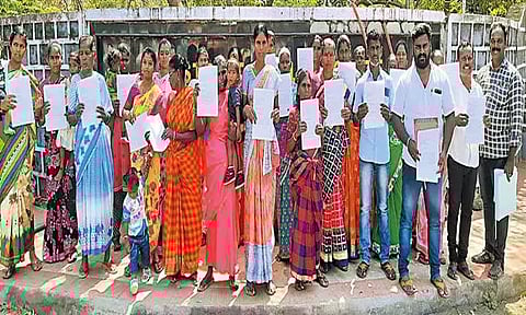 பழங்குடியினர் வீட்டு மனை பட்டா கேட்டு கலெக்டரிடம் மனு