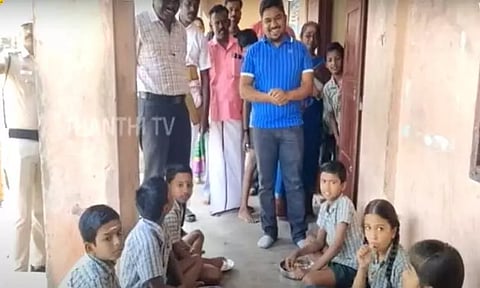 "காலை உணவில் இட்லி, தோசை வழங்கவேண்டும்" -மாவட்ட ஆட்சியரிடம் கோரிக்கை வைத்த மாணவர்கள்