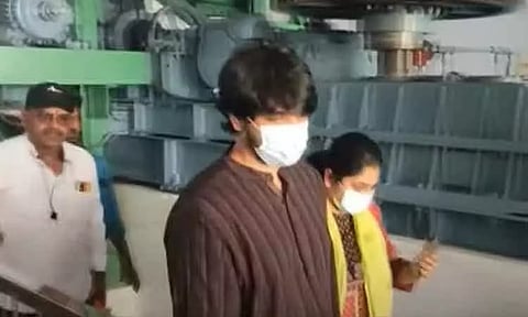 பழனி முருகன் கோவிலில் கவுதம் கார்த்திக்-மஞ்சிமா மோகன் தம்பதி சாமி தரிசனம்