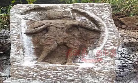 திருப்புவனம் அருகே 10-ம் நூற்றாண்டை சேர்ந்த போர் வீரரின் நடுகல் சிலை கண்டெடுப்பு