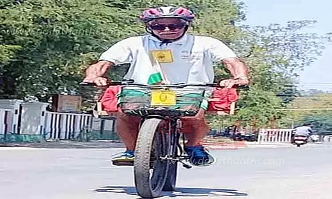 முன்னாள் ஐ.ஐ.டி. பேராசிரியர் சைக்கிள் பயணம்